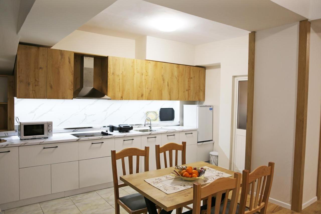 Modern Marvel Apartment Krujë Exteriör bild